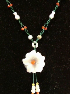 Collier jade fleur