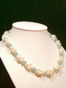 Collier perle d`eau douce avec 17 perles de jade