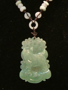 Collier jade signe chinois cochon