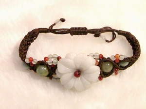 Bracelet jade fleur