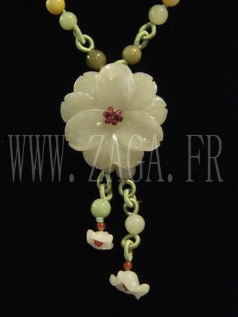Collier jade fleur pendante